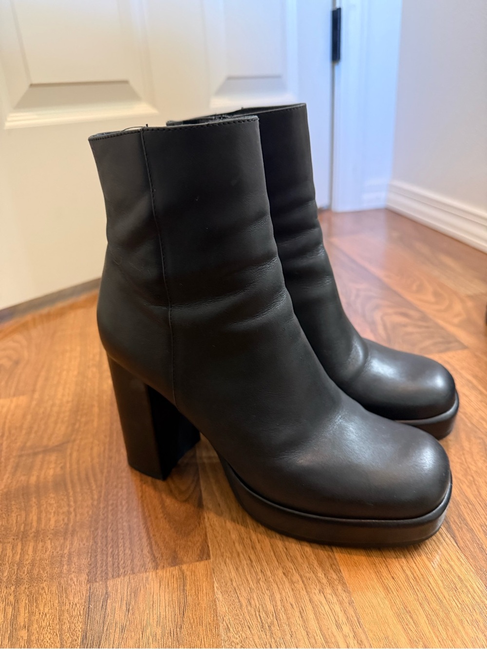 Jeffrey Campbell Black Platform Ankle Boots - Picture 2 of 6